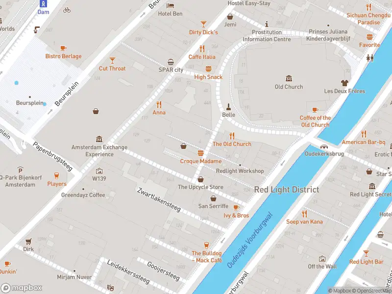 Ambulance met grote spoed naar de Sint Annendwarsstraat in Amsterdam