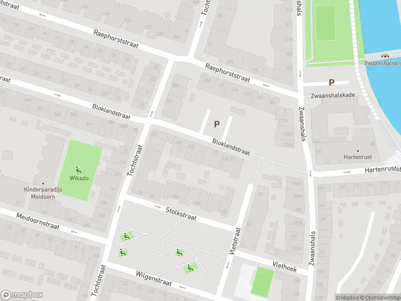 Ambulance met grote spoed naar de Bloklandstraat in Rotterdam