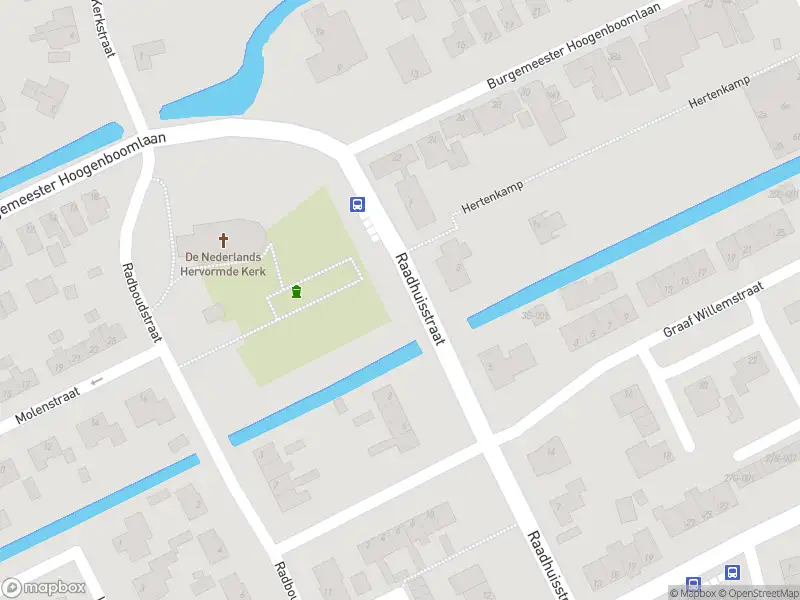 Ambulance met grote spoed naar de Raadhuisstraat in Hoogwoud
