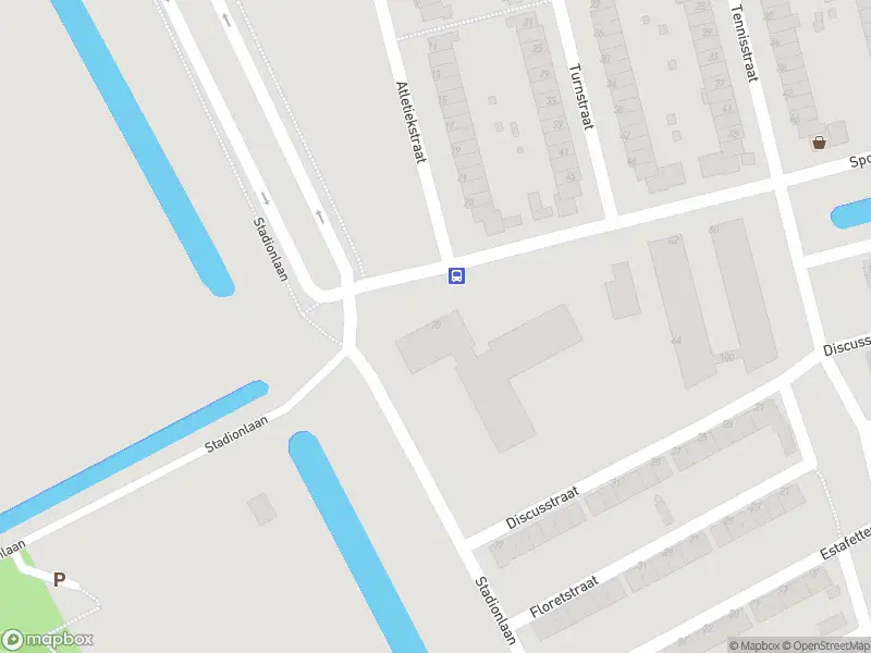 Ambulance met gepaste spoed naar de Sportsingel in Rotterdam