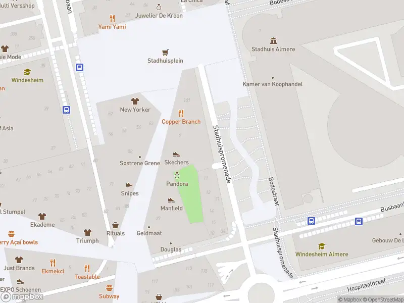 Politie naar de Stadhuispromenade in Almere vanwege aanrijding met letsel