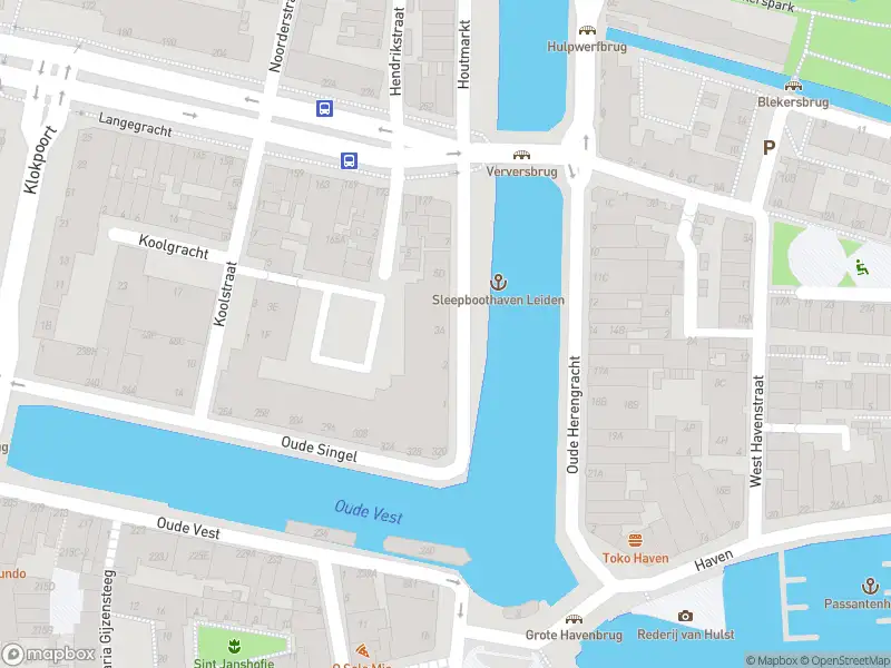 Ambulance met gepaste spoed naar de Houtmarkt in Leiden