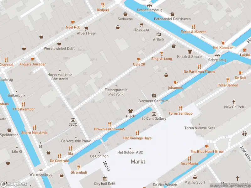 Ambulance met gepaste spoed naar de Oude Delft in Delft