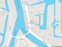 Ambulance met grote spoed naar de Slimdijk in Oudendijk