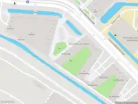 Ambulance met gepaste spoed naar de Carolina MacGillavrylaan in Amsterdam