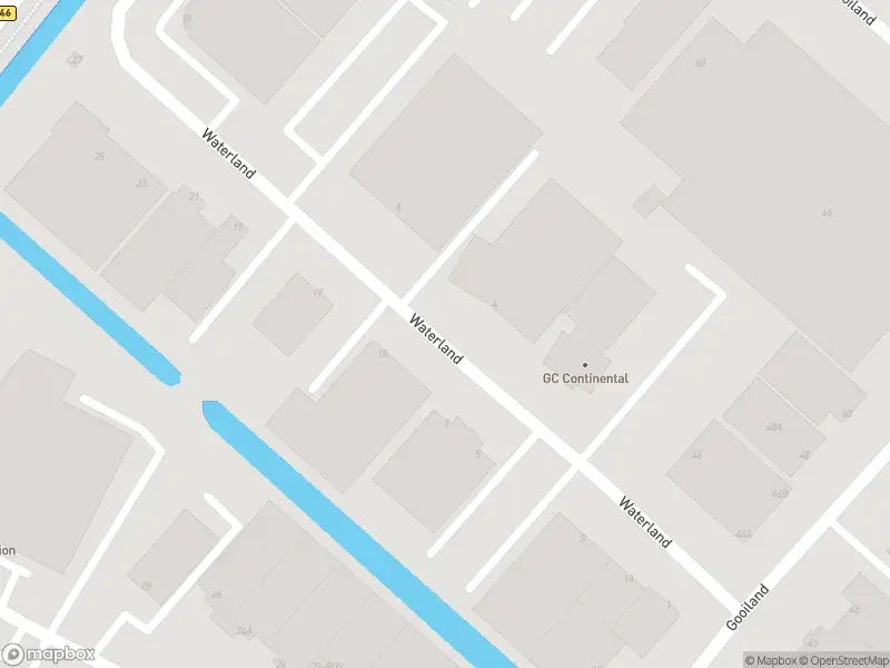 Ambulance en brandweer met grote spoed naar de Waterland in Beverwijk vanwege voertuigen te water