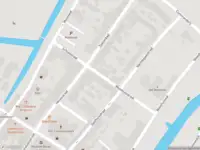 Brandweer met gepaste spoed naar de Weeshuisstraat in Buren vanwege afgaan automatisch brandalarm