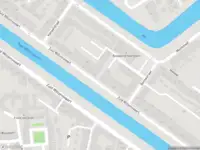 Brandweer met grote spoed naar de Rouppe van der Voortplein in 's-Hertogenbosch vanwege voertuigbrand