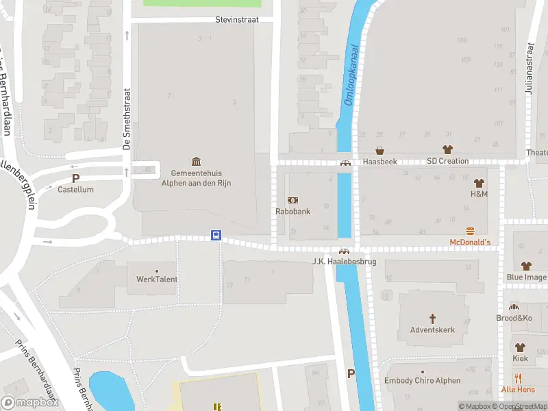 Ambulance met gepaste spoed naar de Stadhuisplein in Alphen aan den Rijn