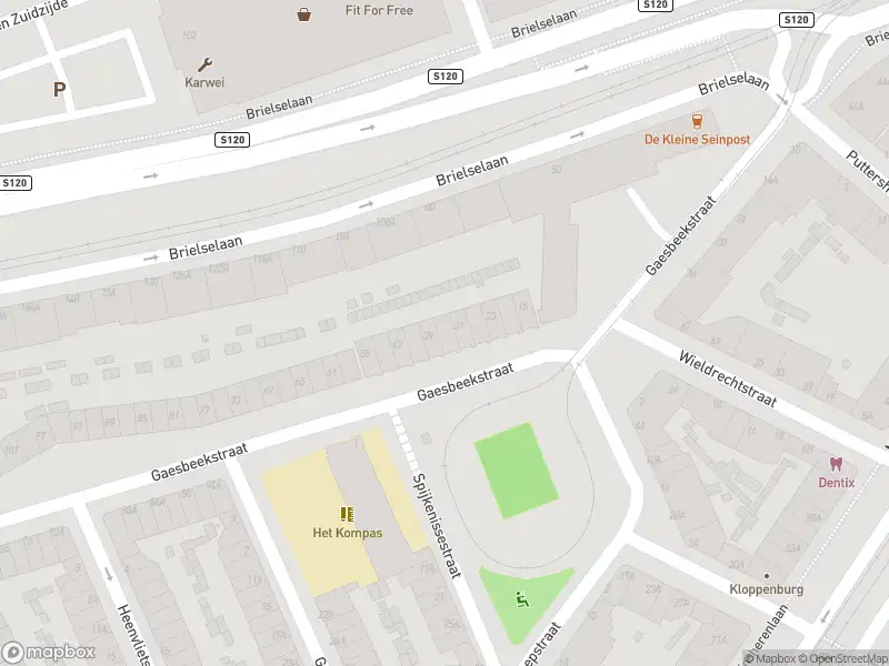 Ambulance met grote spoed naar de Gaesbeekstraat in Rotterdam