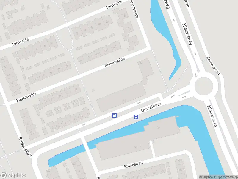 Ambulance met grote spoed naar de Klokkenweide in Hellevoetsluis