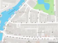 Brandweer met grote spoed naar de Piet Heinstraat in Leeuwarden vanwege voertuigbrand