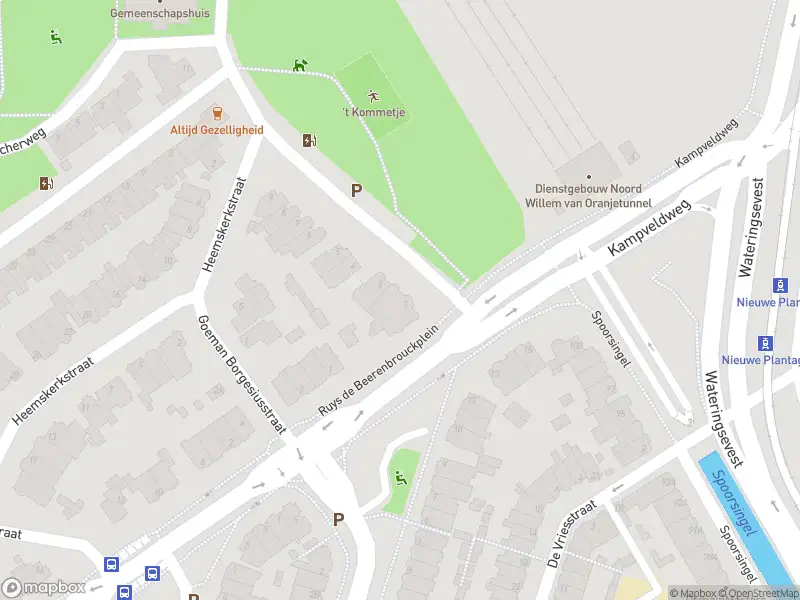 Ambulance met grote spoed naar de J.C. van Markenplein in Delft