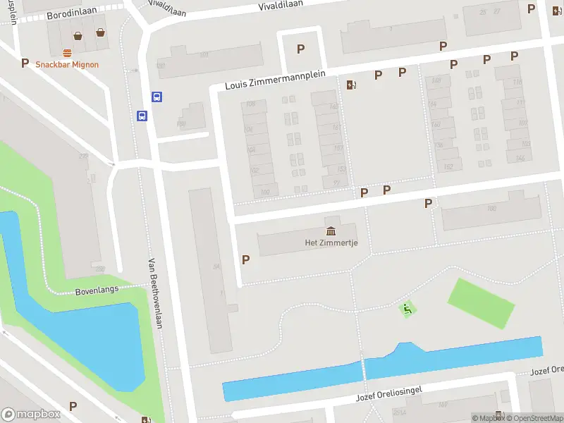 Ambulance met grote spoed naar de Louis Zimmermannplein in Schiedam