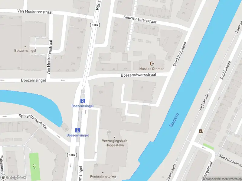 Ambulance met gepaste spoed naar de Boezemdwarsstraat in Rotterdam