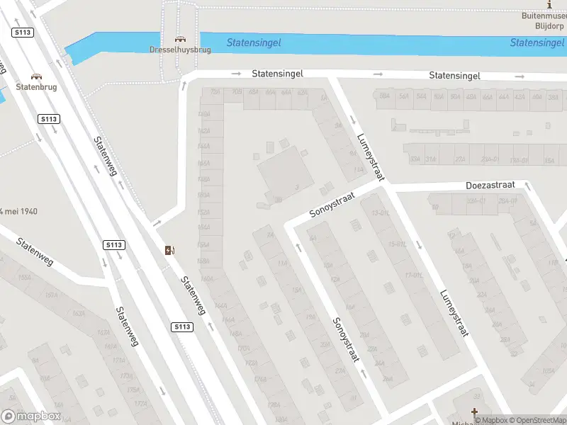 Ambulance met grote spoed naar de Sonoystraat in Rotterdam