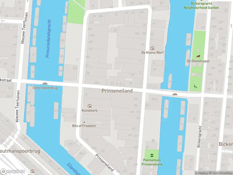 Ambulance met grote spoed naar de Galgenstraat in Amsterdam
