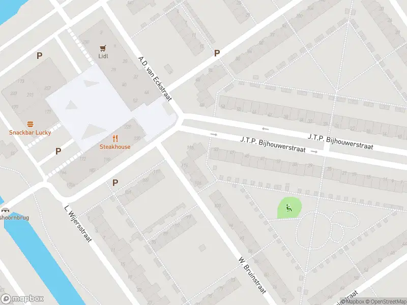 Politie naar de C. van Eesterenplein in Almere vanwege aanrijding met letsel