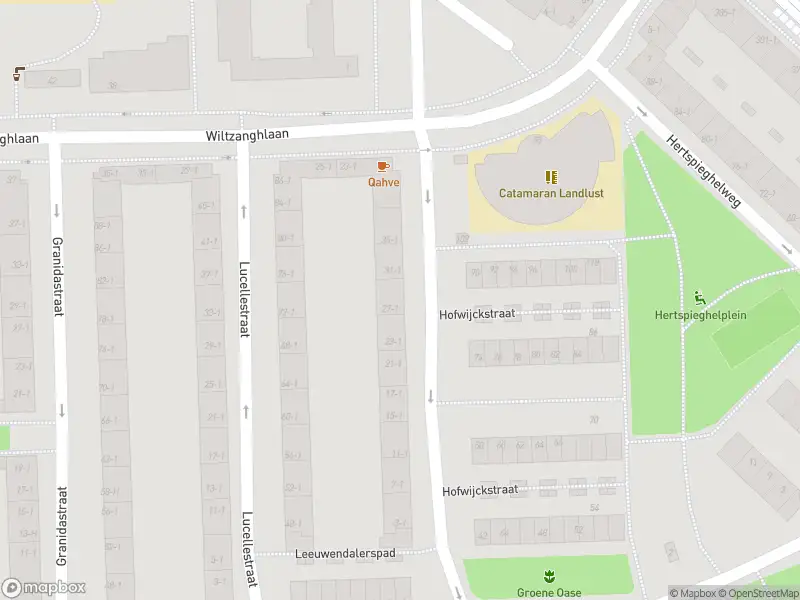 Ambulance met grote spoed naar de Trouringhstraat in Amsterdam