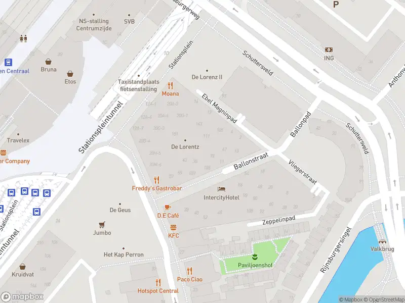 Ambulance met gepaste spoed naar de Ballonstraat in Leiden