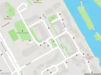 Ambulance met grote spoed naar de Huntum in Amsterdam