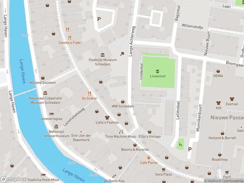 Ambulance met grote spoed naar de Lange Achterweg in Schiedam