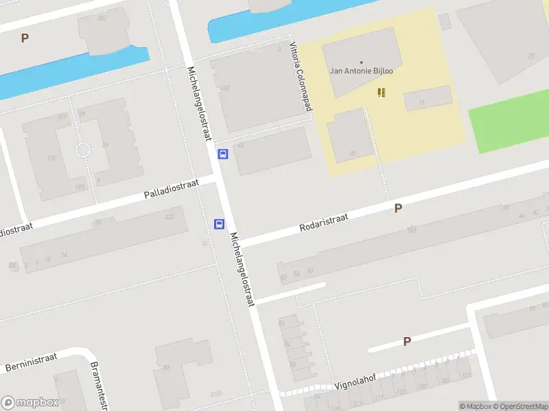 Ambulance met gepaste spoed naar de Michelangelostraat in Rotterdam
