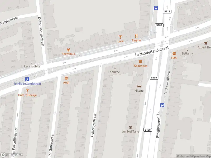 Ambulance met grote spoed naar de Bellevoysstraat in Rotterdam