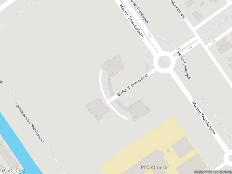 Brandweer met grote spoed naar de Olivier B. Bommelhof in Almere