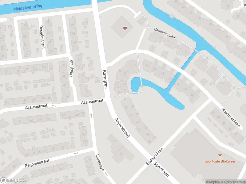 Ambulance met grote spoed naar de Anjerstraat in Alblasserdam