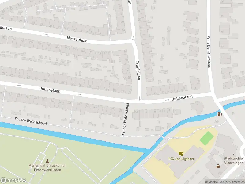 Ambulance met grote spoed naar de Julianalaan in Vlaardingen