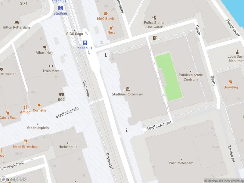 Ambulance met gepaste spoed naar de Doelwater in Rotterdam