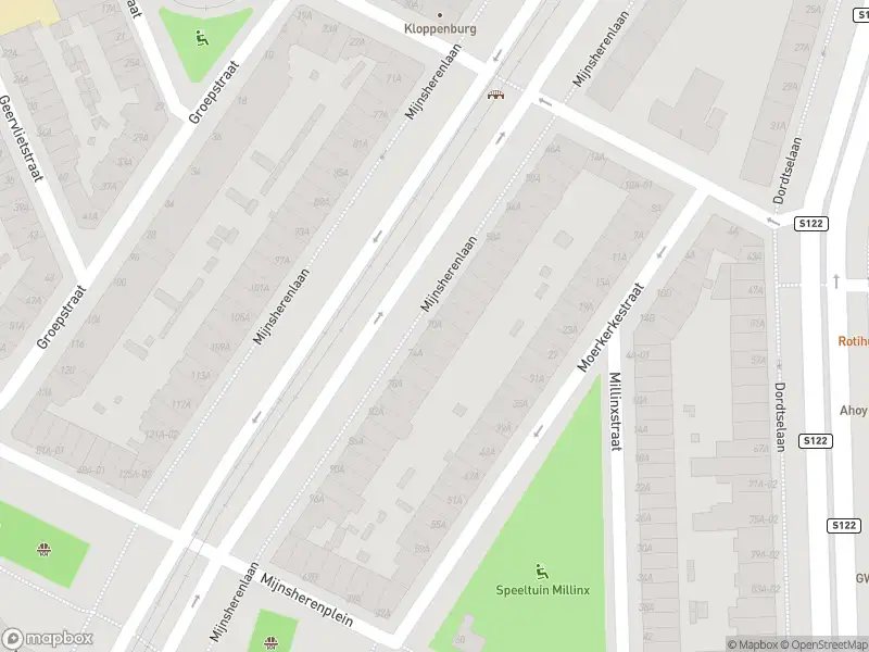 Ambulance met grote spoed naar de Mijnsherenlaan in Rotterdam