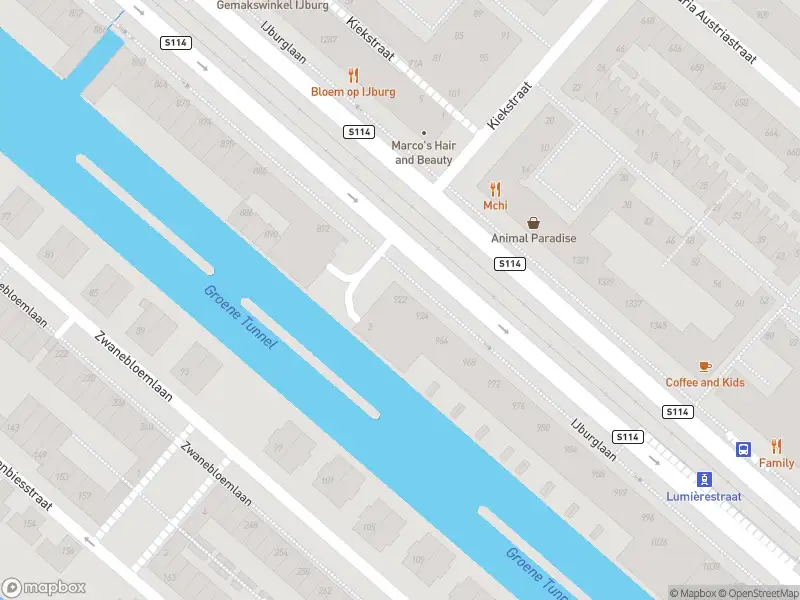 Ambulance met grote spoed naar de IJburglaan in Amsterdam