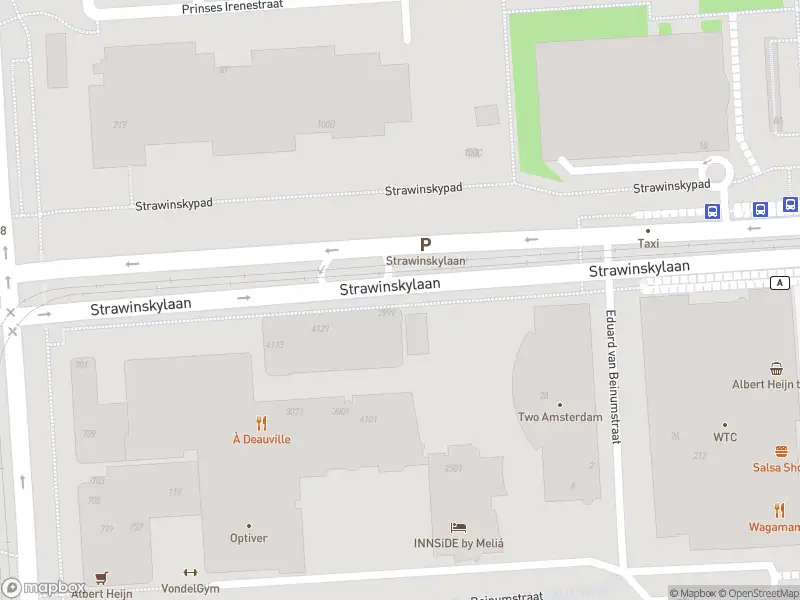 Ambulance met grote spoed naar de Fred. Roeskestraat in Amsterdam