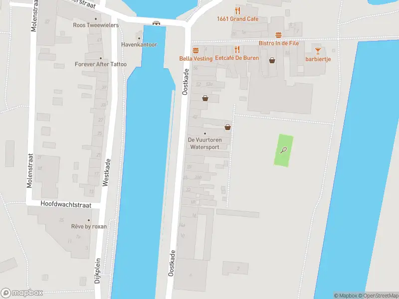 Ambulance met grote spoed naar de Oostkade in Hellevoetsluis