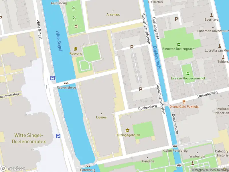 Ambulance met gepaste spoed naar de Cleveringaplaats in Leiden