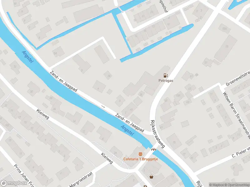 Brandweer met gepaste spoed naar de Wethouder van Oostveenstraat in Baambrugge vanwege een buitenbrand