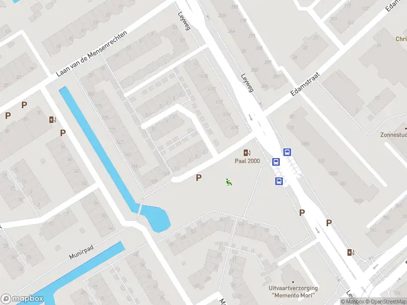 Ambulance met grote spoed naar de Raoul Wallenbergstraat in 's-Gravenhage