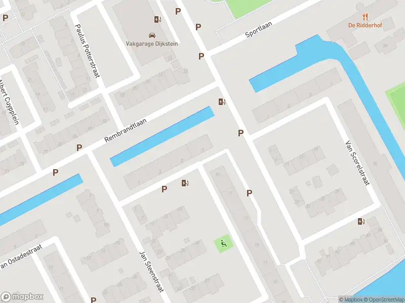 Ambulance met grote spoed naar de Ruysdaelstraat in Maassluis