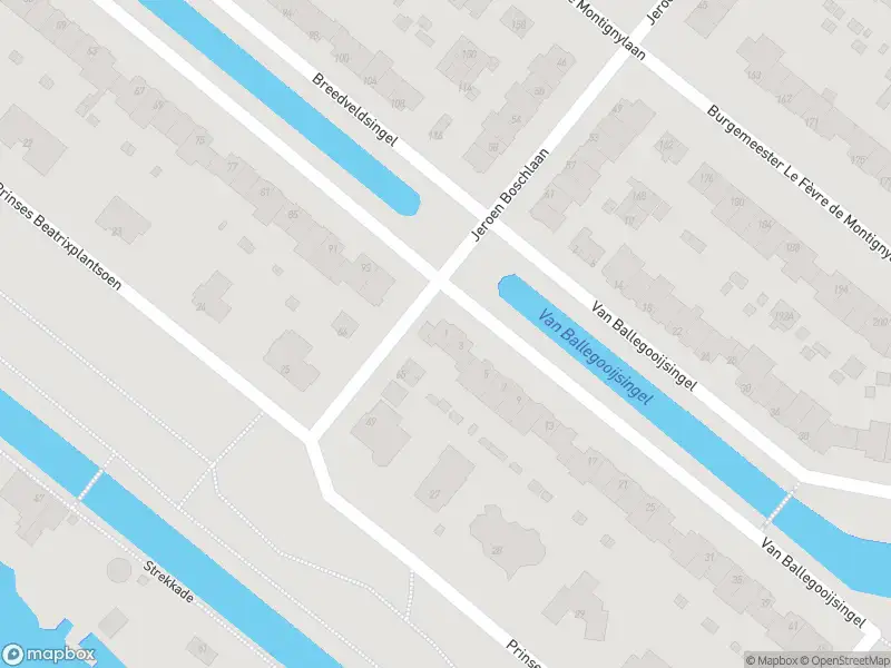 Ambulance met gepaste spoed naar de Van Ballegooijsingel in Rotterdam