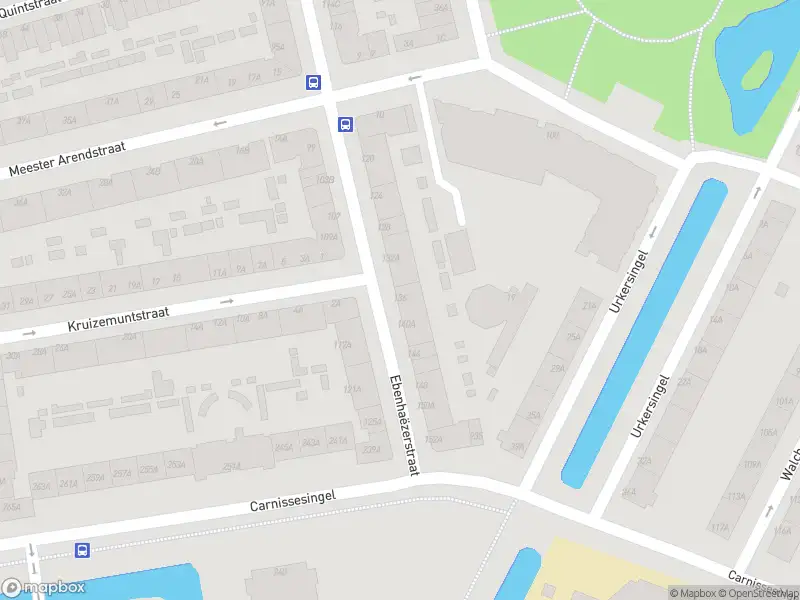 Ambulance met grote spoed naar de Ebenhaëzerstraat in Rotterdam