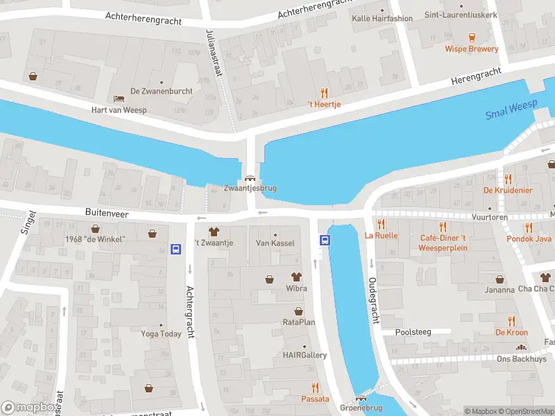 Ambulance met grote spoed naar de Binnenveer in Weesp