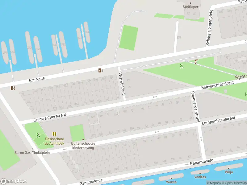 Ambulance met gepaste spoed naar de Ertskade in Amsterdam