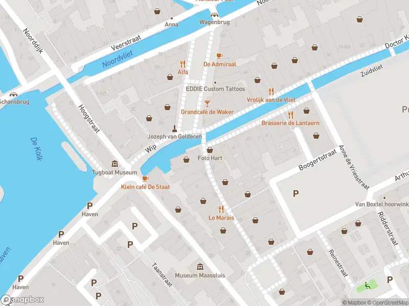 Ambulance met grote spoed naar de Nieuwstraat in Maassluis