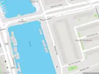 Ambulance met grote spoed naar de Weesperzijde in Amsterdam