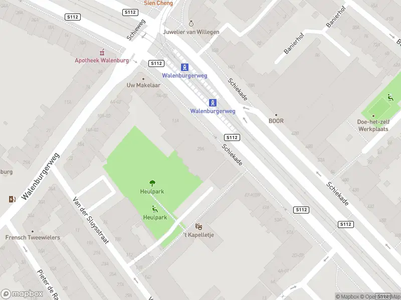 Ambulance met gepaste spoed naar de Schiekade in Rotterdam