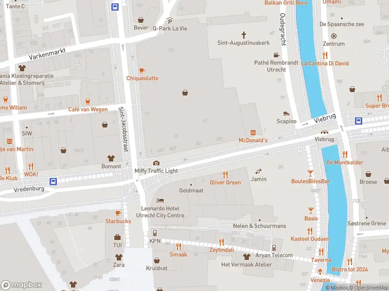 Politie naar de Lange Viestraat in Utrecht vanwege aanrijding met letsel