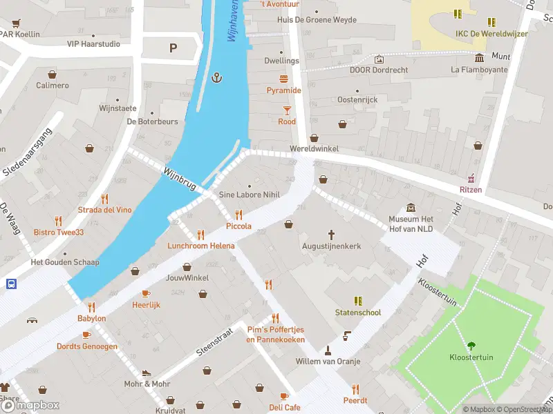 Ambulance met gepaste spoed naar de Voorstraat in Dordrecht