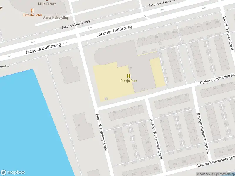 Ambulance met gepaste spoed naar de Maria Wesselingstraat in Rotterdam